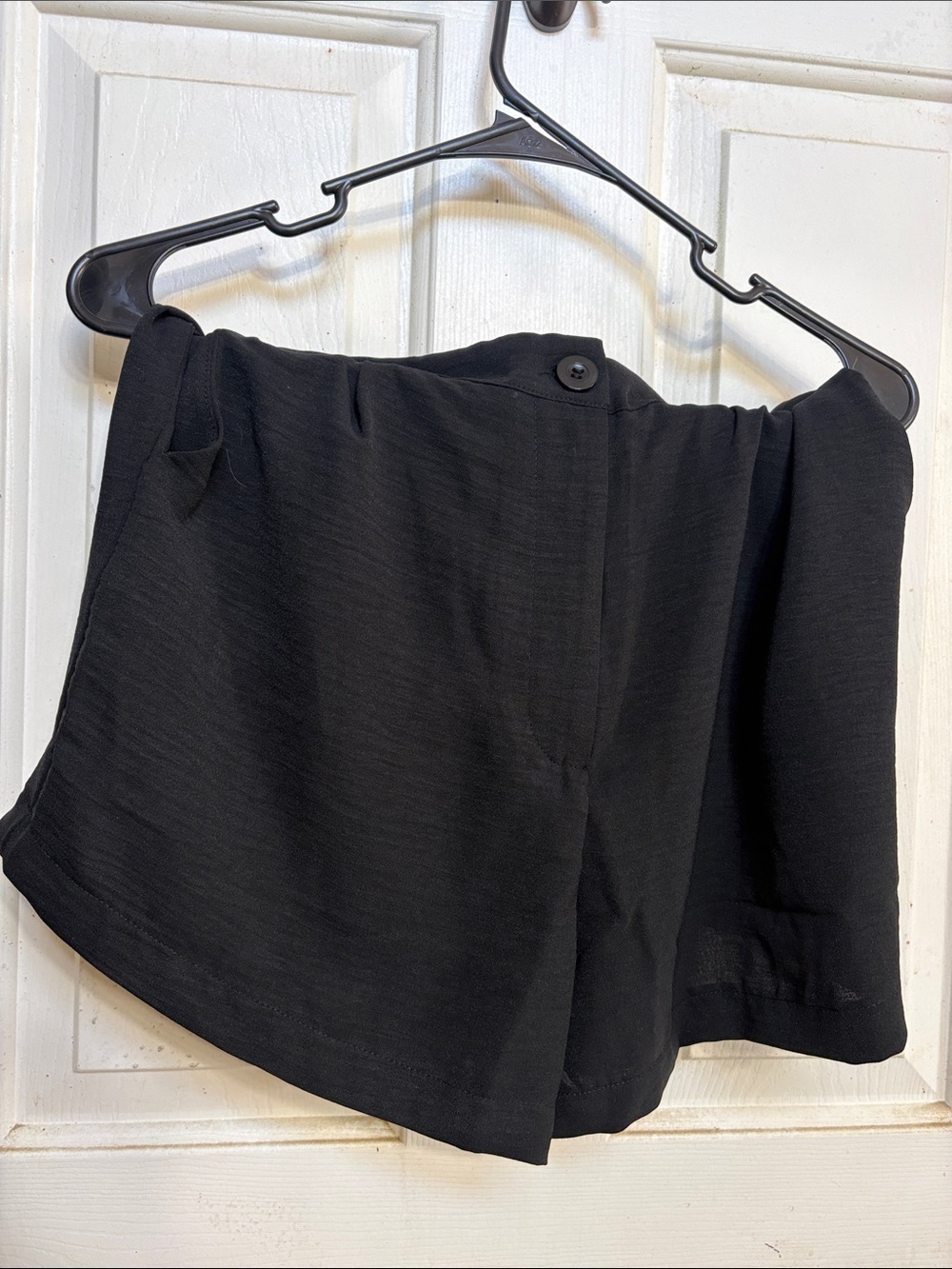 High-Waist Black Women's Shorts - Sleek Pull-On Style